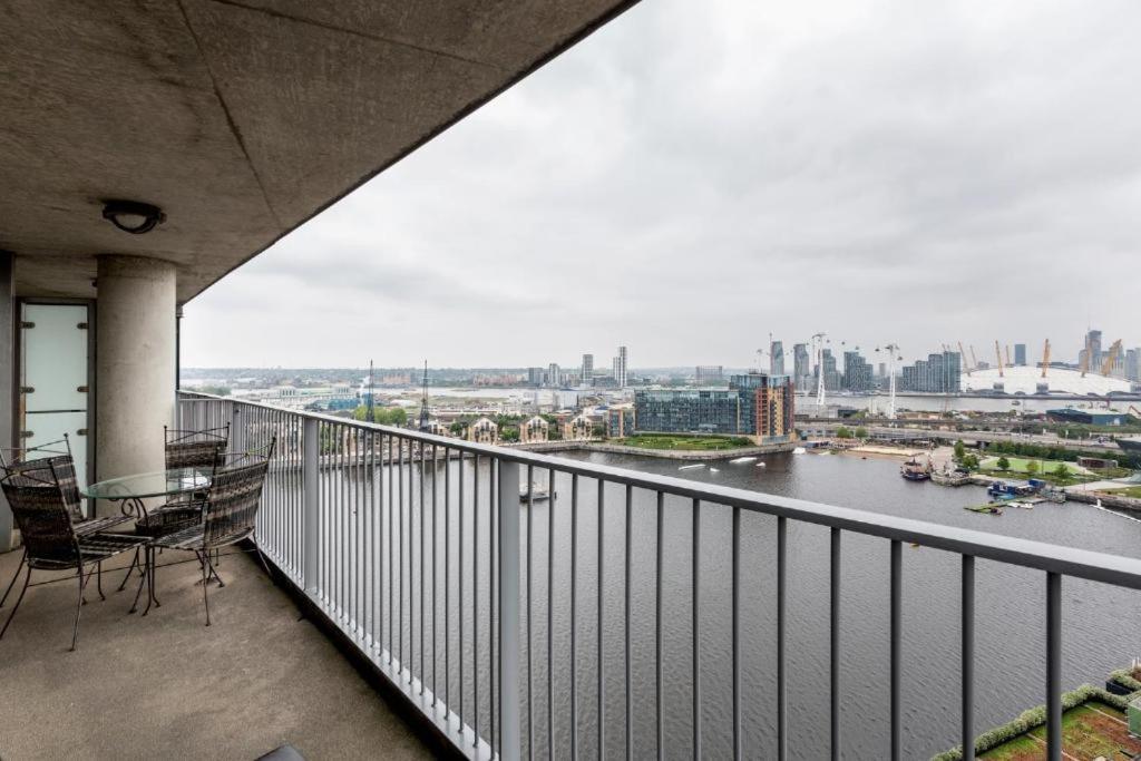 Excel Dock Apartments Лондон Экстерьер фото