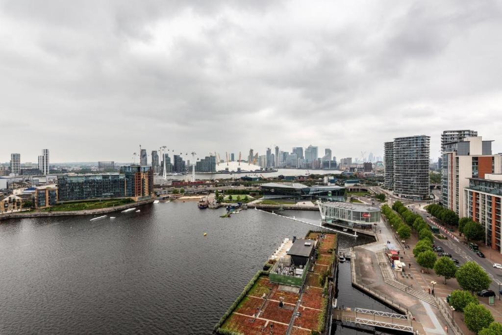 Excel Dock Apartments Лондон Экстерьер фото