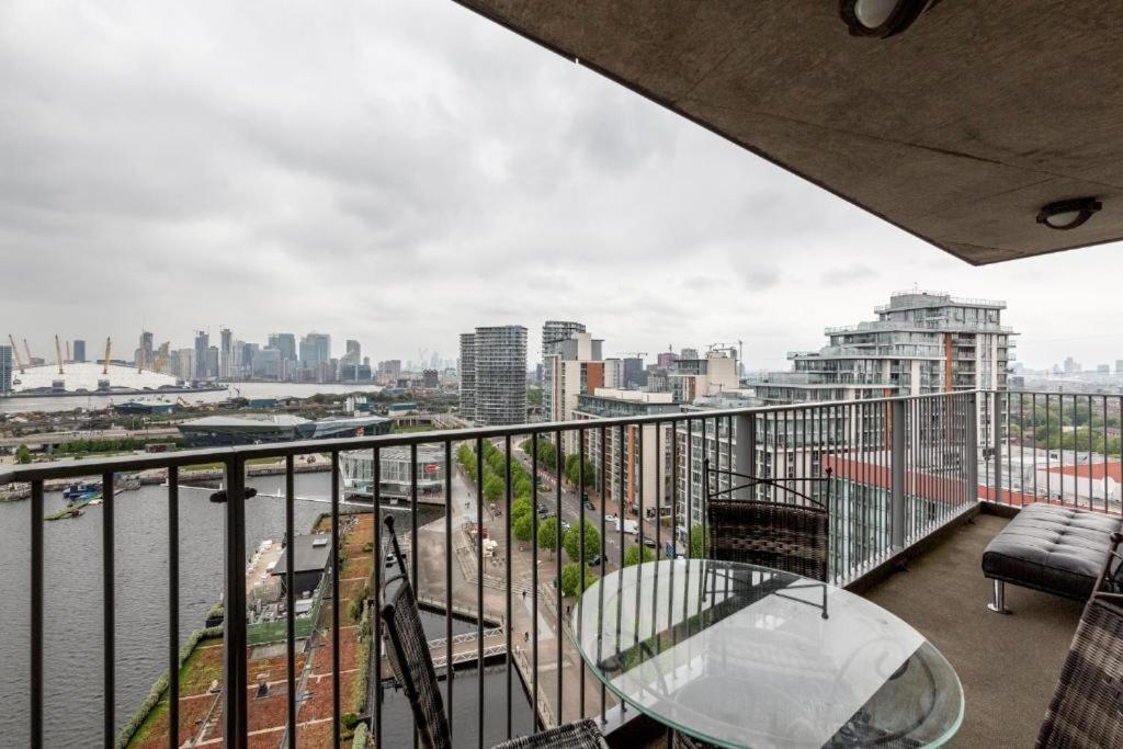 Excel Dock Apartments Лондон Экстерьер фото