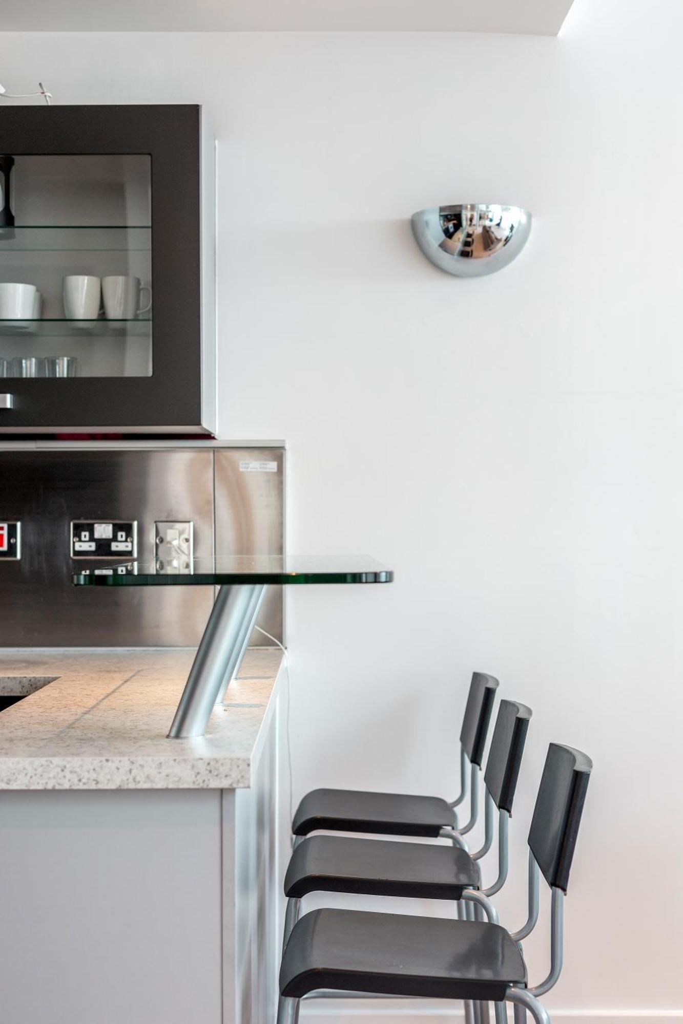 Excel Dock Apartments Лондон Экстерьер фото