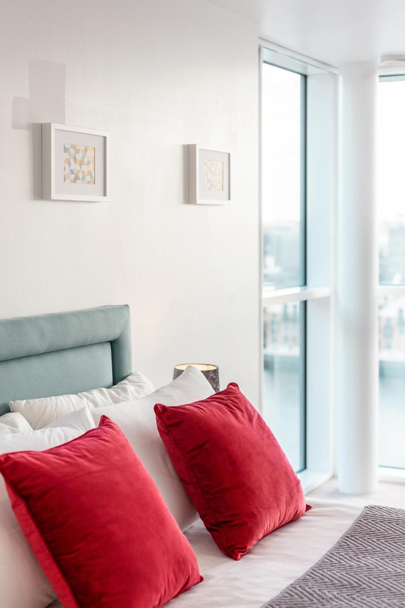 Excel Dock Apartments Лондон Экстерьер фото