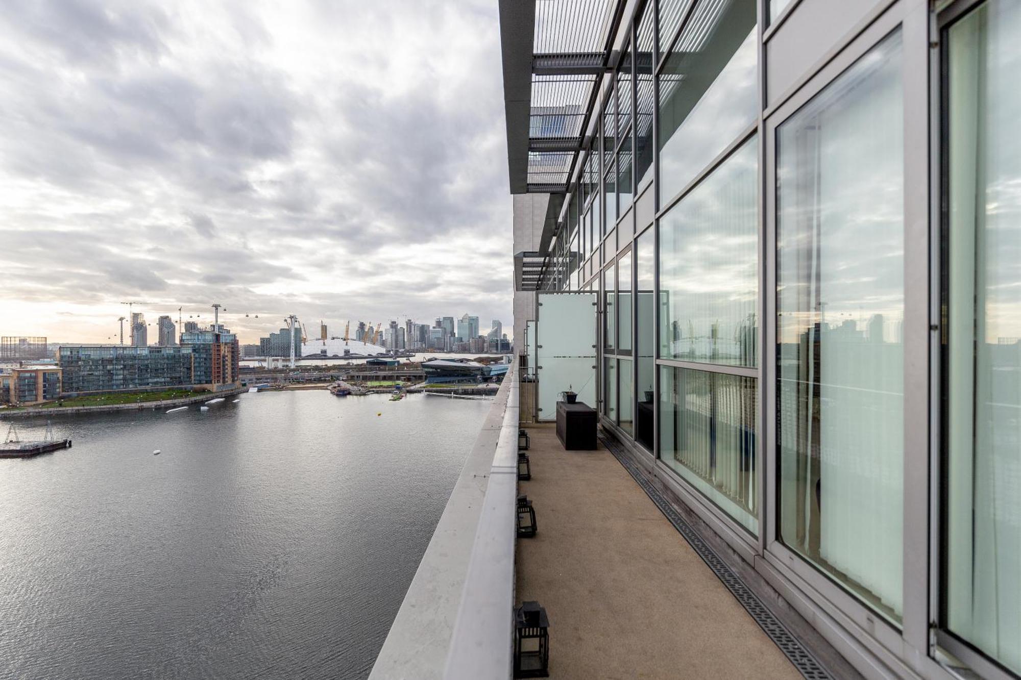 Excel Dock Apartments Лондон Экстерьер фото