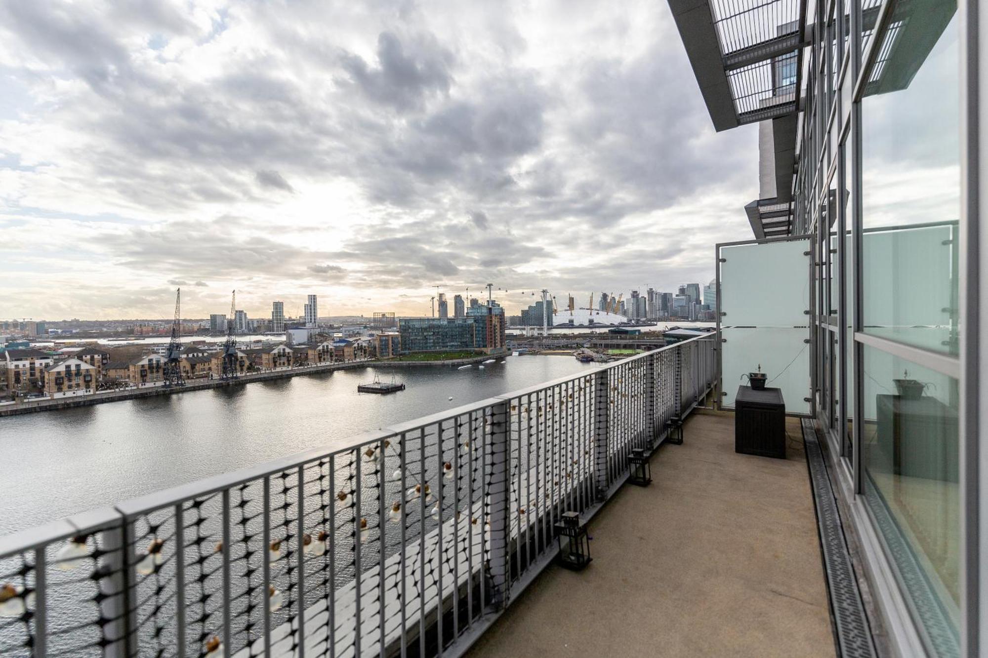 Excel Dock Apartments Лондон Экстерьер фото