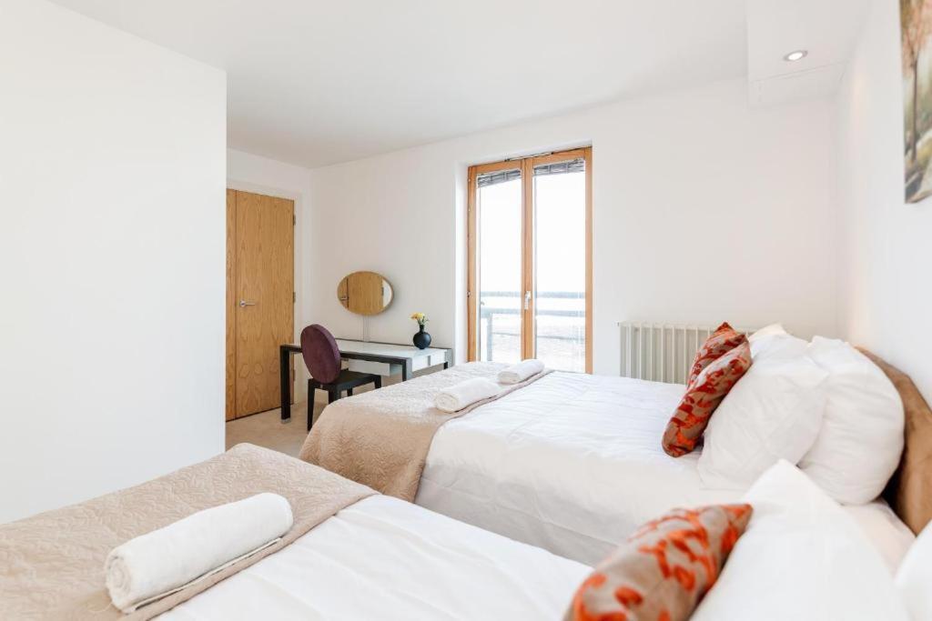 Excel Dock Apartments Лондон Экстерьер фото