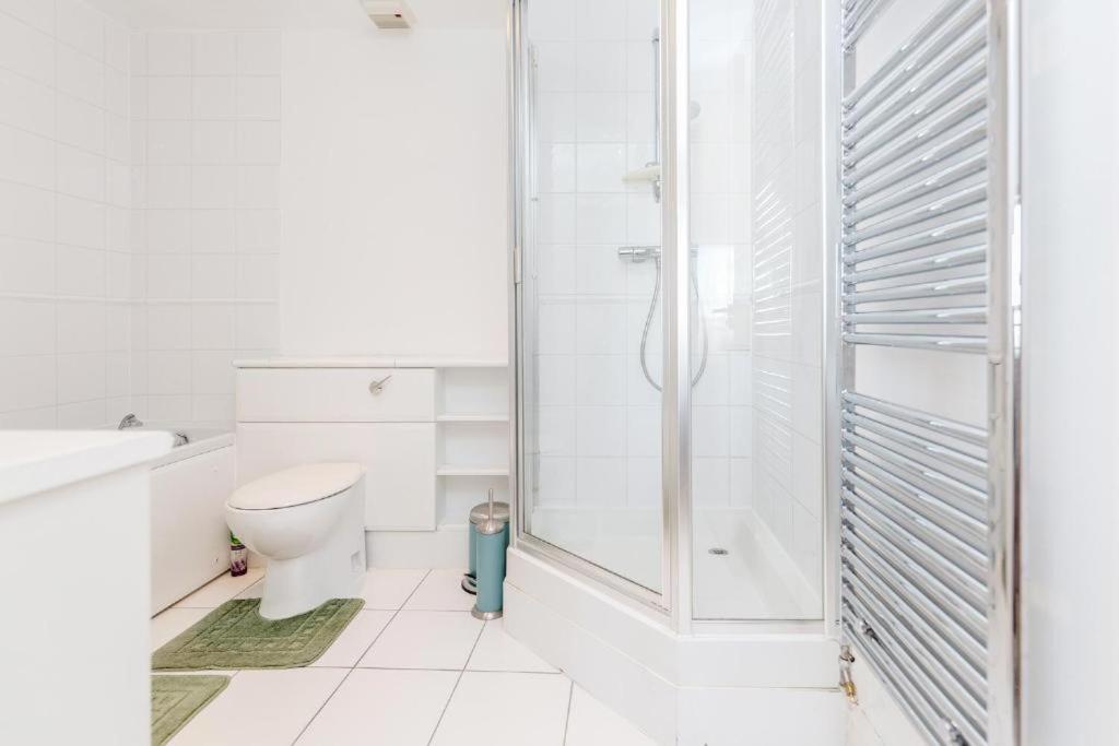 Excel Dock Apartments Лондон Экстерьер фото