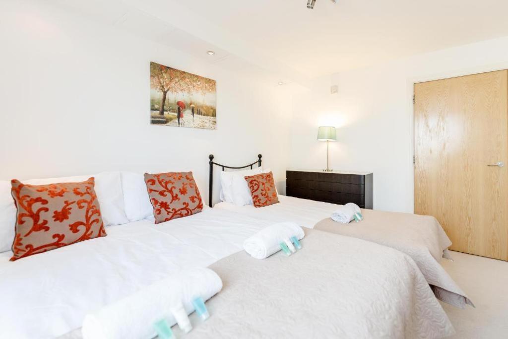 Excel Dock Apartments Лондон Экстерьер фото