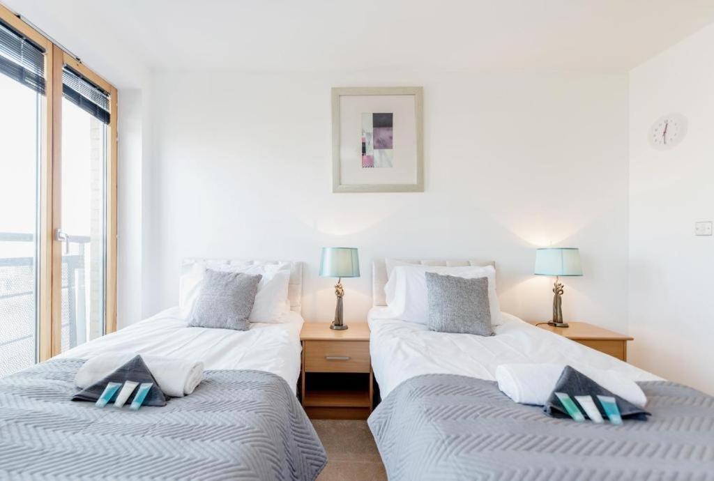 Excel Dock Apartments Лондон Экстерьер фото