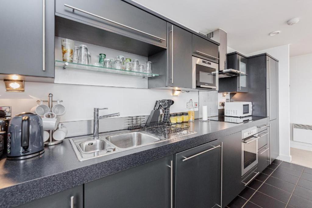 Excel Dock Apartments Лондон Экстерьер фото